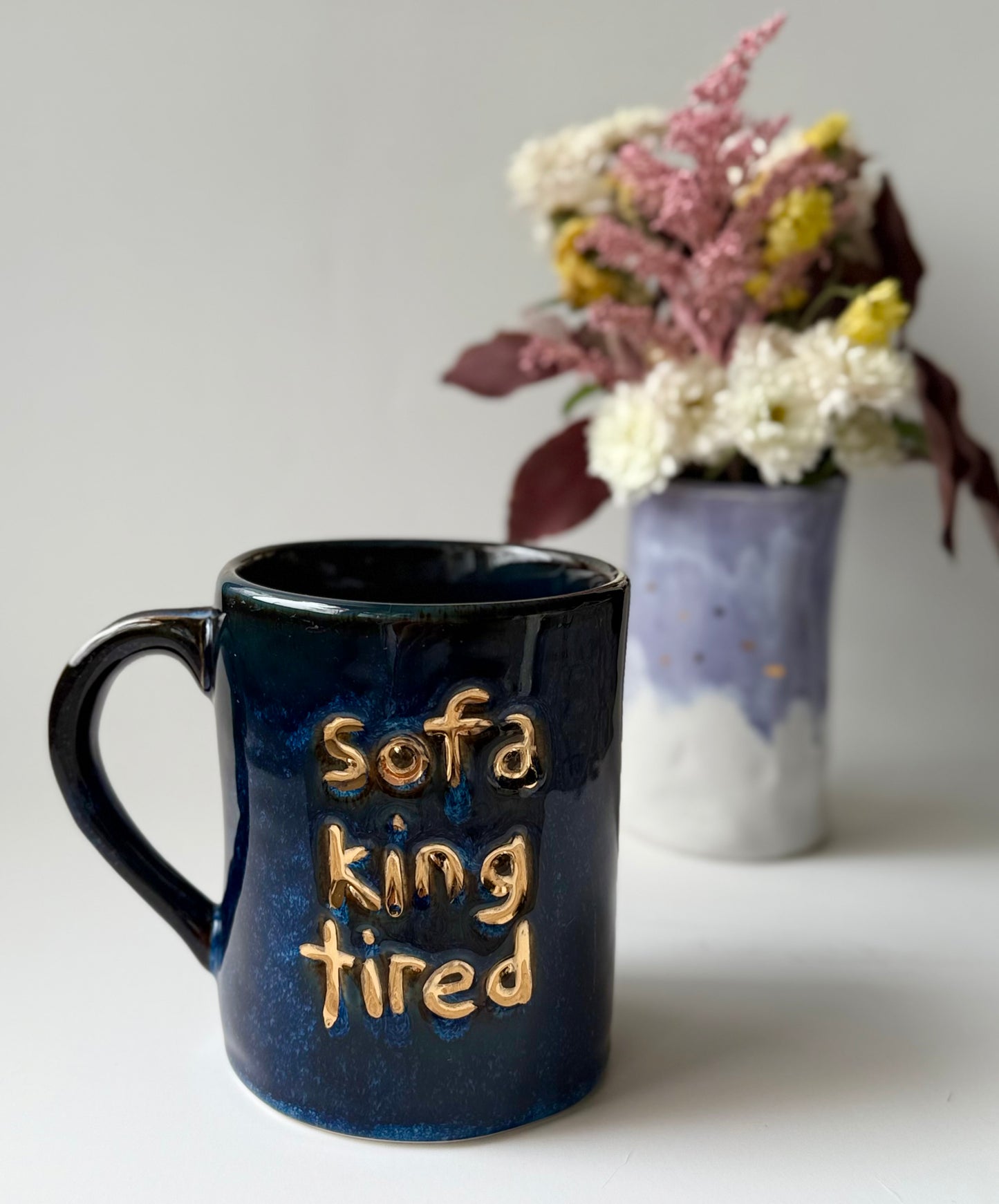 SOFA MUG: VARIEGATED BLUE 22kt gold