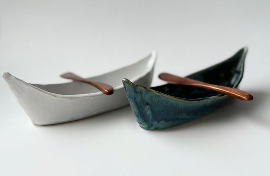 Stoneware dip Canoe